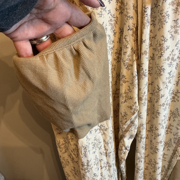 POL Floral Beige and Brown Joggers - Picture 3 of 7